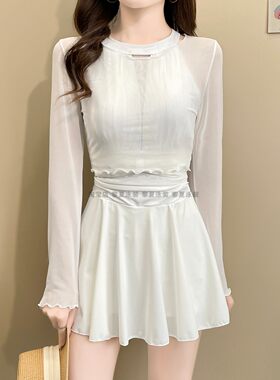 泳衣女夏2026新款连体裙式白色长袖罩衫微胖保守显瘦高级感泡温泉