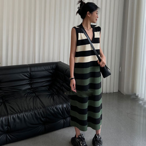 V领条纹拼接背心美式复古高级感小众长裙