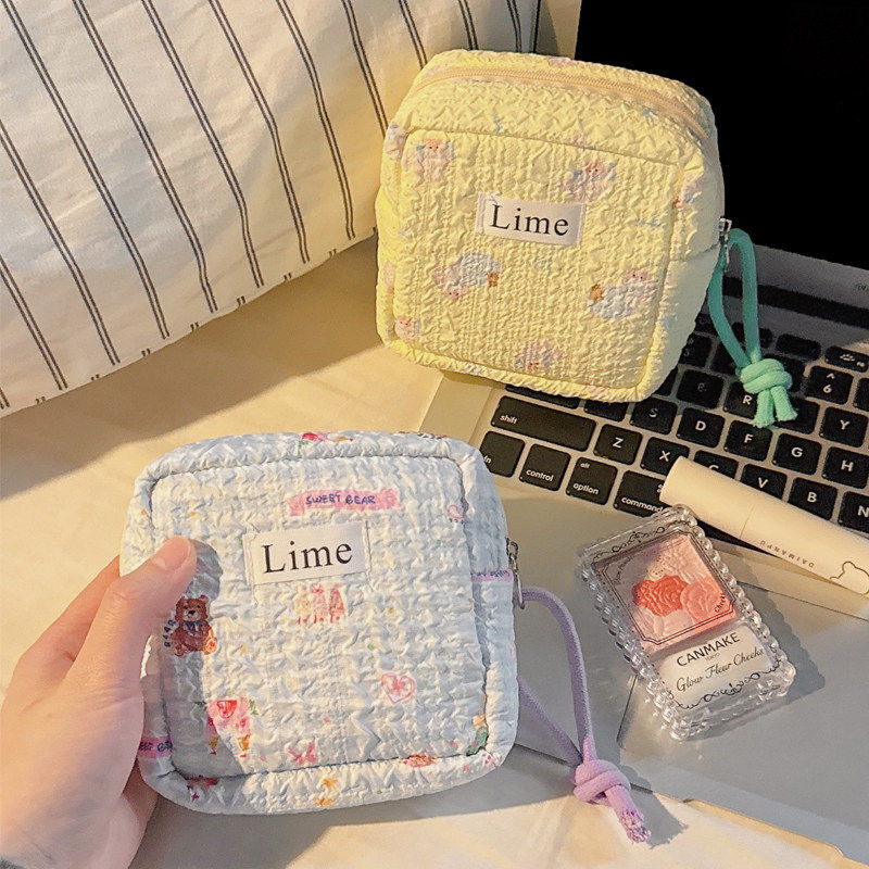 ins可爱姨妈巾收纳包大容量学生便携化妆包耳机杂物零钱包月事包