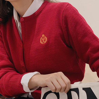 红现906studio韩国官网女装代购22冬 利和小姐姐刺绣圆领针织开衫