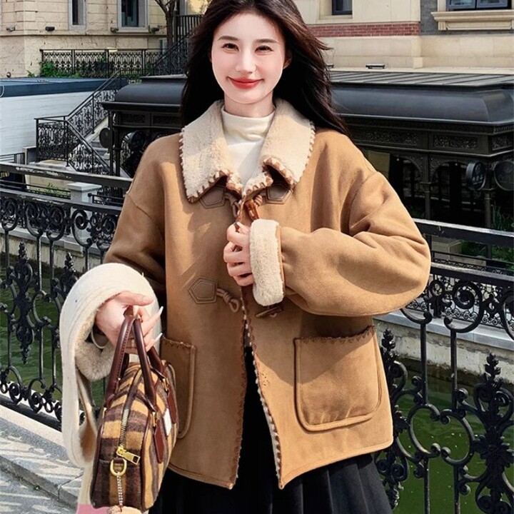牛角扣麂皮绒羊羔毛外套女冬2025新款小个子皮毛一体短款加厚棉衣