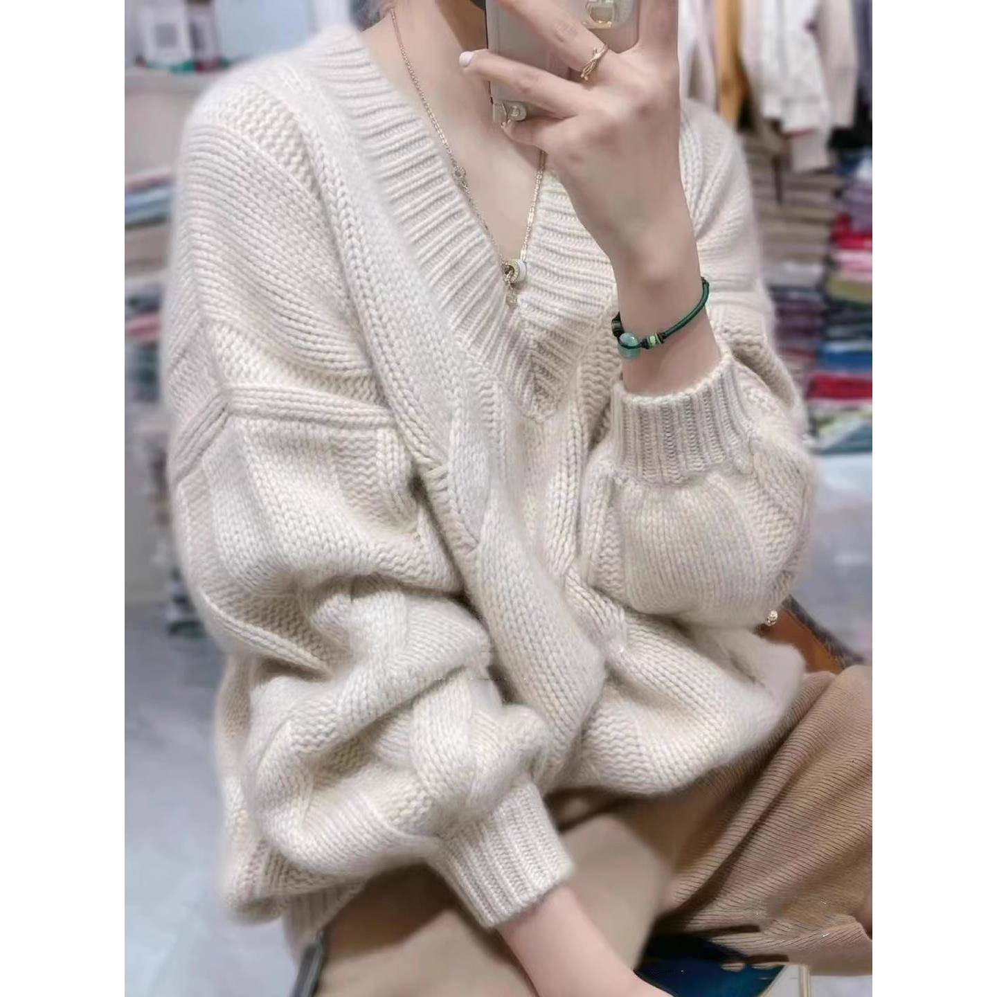 欧货新品秋冬加厚软糯羊绒衫女V领短款麻花毛衣宽松长袖针织衫