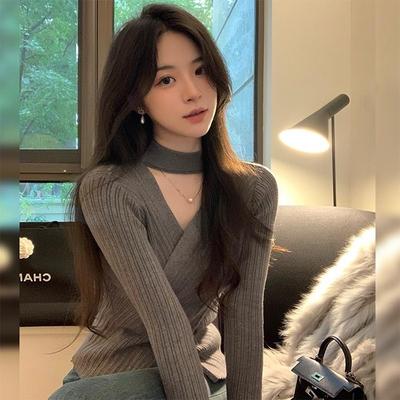 2025秋冬新款V领挂脖针织衫女长袖修身性感小心机法式内搭打底衫