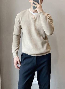 GM新潮 秋季白色内搭小V领男士毛衣轻熟风套头宽松舒适圆领针织衫