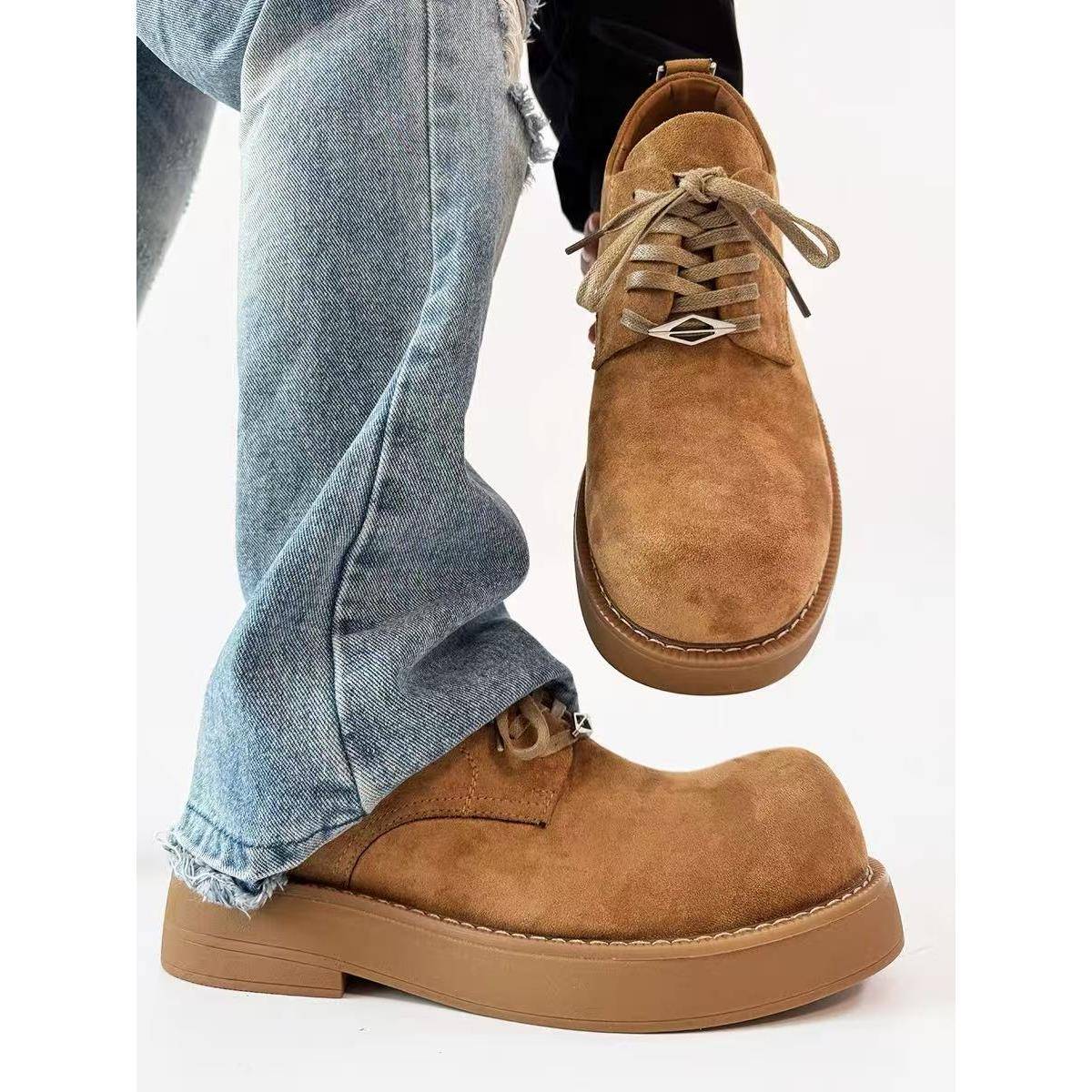 采购产品美国麂皮棕色德比鞋的男人，低切大黄靴子，厚底，提高工