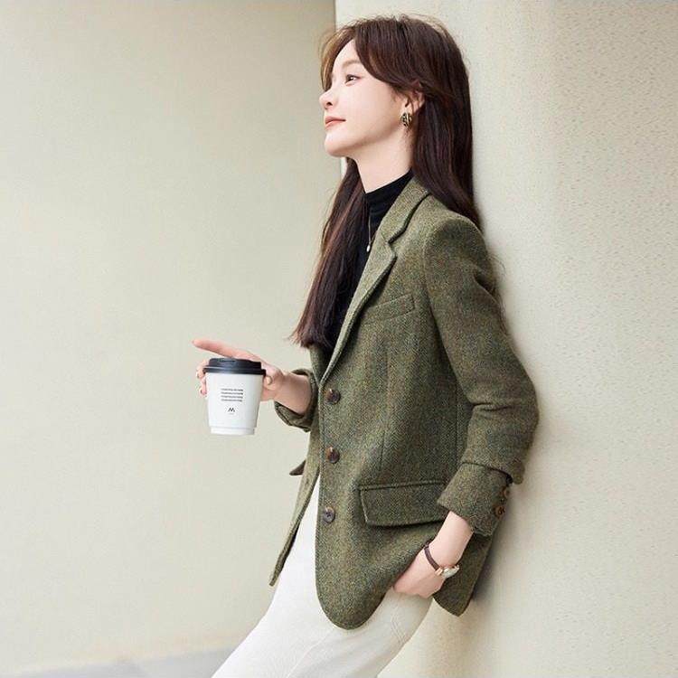 绿色西装外套女2025新款春秋季名媛气质宽松时尚高级感毛呢小西服