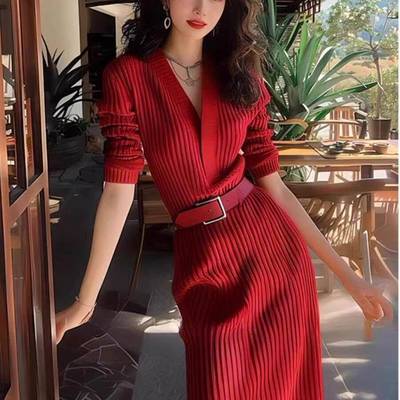 欧洲站2024秋冬季新款红色法式裙子针织连衣裙气质高级感收腰长裙