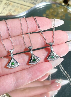 天然阳绿翡翠小裙吊坠小清新项链