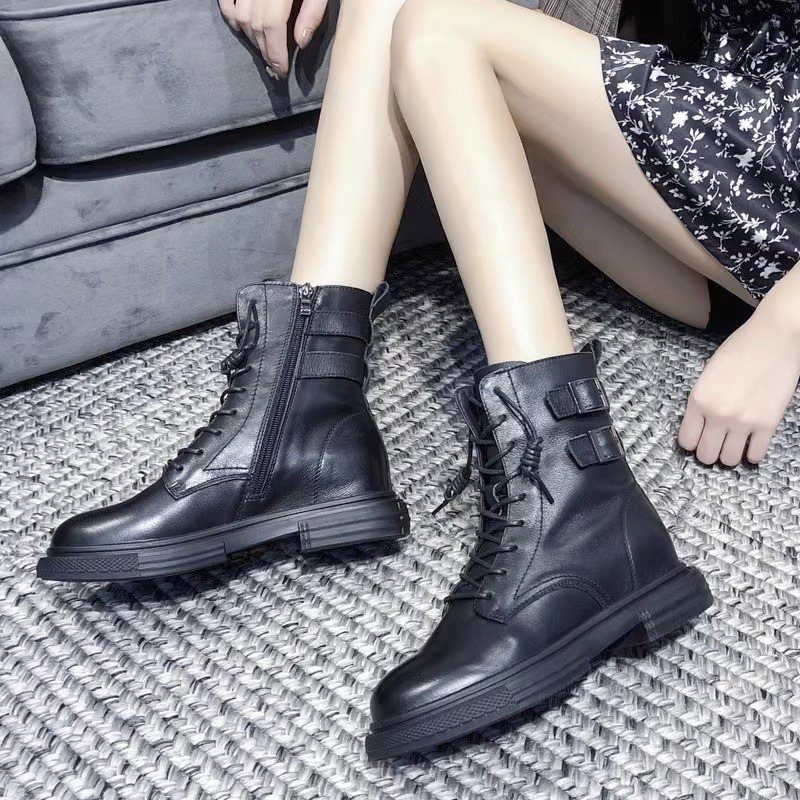 流行新品真皮平底马丁靴女年季新款百搭软底黑色短靴中筒双排扣靴