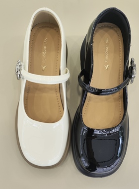 红蜻蜓玛丽珍鞋女秋季款BC62137011中跟亮皮少女风单鞋BC62137012