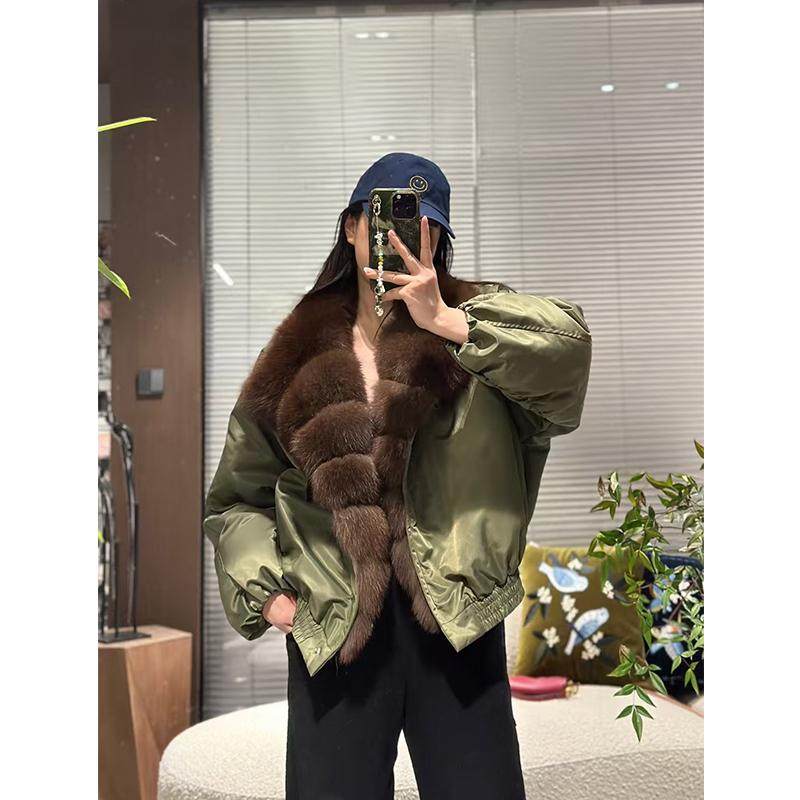 美一MEIYI进口狐狸毛紫貂色定染短款军绿色鹅绒服宽松休闲飞行服