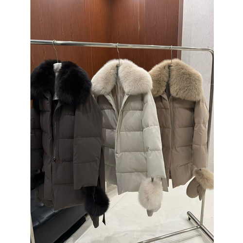 美一MEIYI进口芬兰狐狸毛领3色可拆卸手套90鹅绒中长款宽松羽绒服