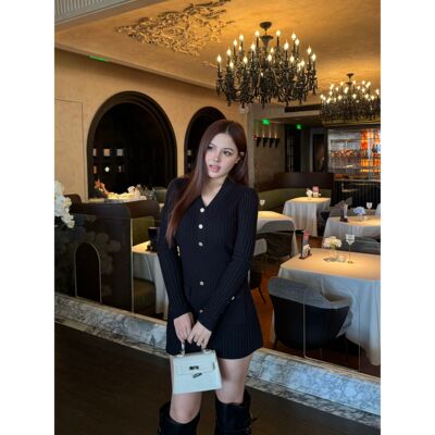 Bear Chili熊熊小香风针织连衣裙冬季黑色收腰修身翘臀毛衣裙女