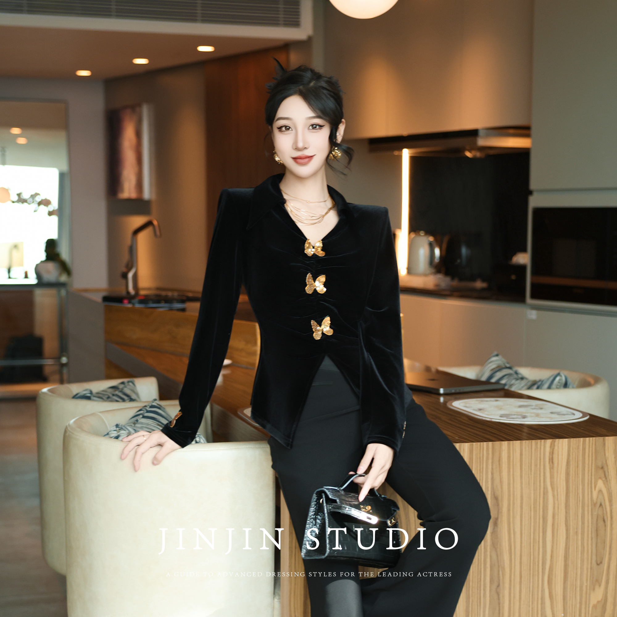 时尚重工蝴蝶丝绒内搭长袖上衣