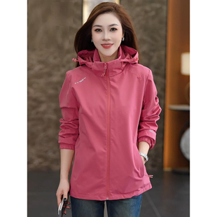 高端洋气减龄冲锋衣外套女2026新款宽松中年妈妈秋装超火女装春秋