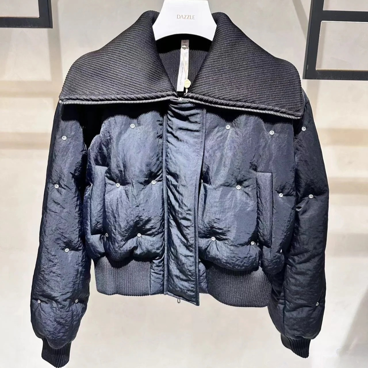 1H4K205吊牌5690元D高地素专柜正品2023冬女士撞钉羽绒服