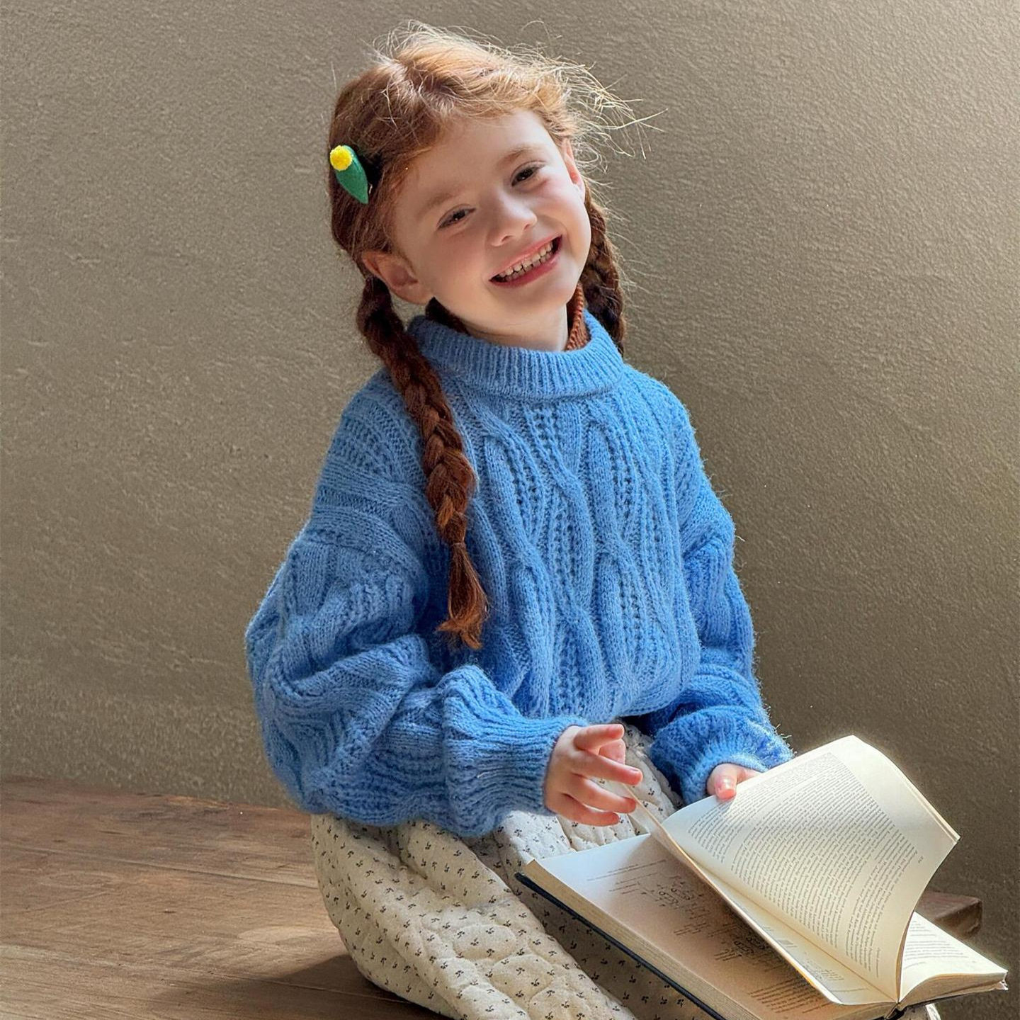 韩系童装厚款毛衣2025冬季新款女童毛衣蓝色宽松套头休闲圆领上衣