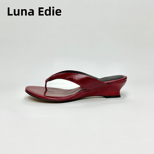 Luna Edie（5厘米）复古红色坡跟夹趾人字拖鞋