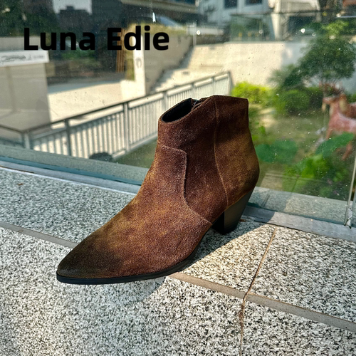 Luna Edie 英伦风复古尖头粗跟百搭短靴女