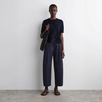 标准版型桶形褶裥斜纹奇诺裤