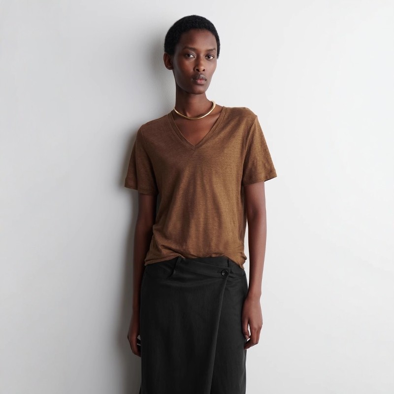 标准版型V领亚麻T恤棕色