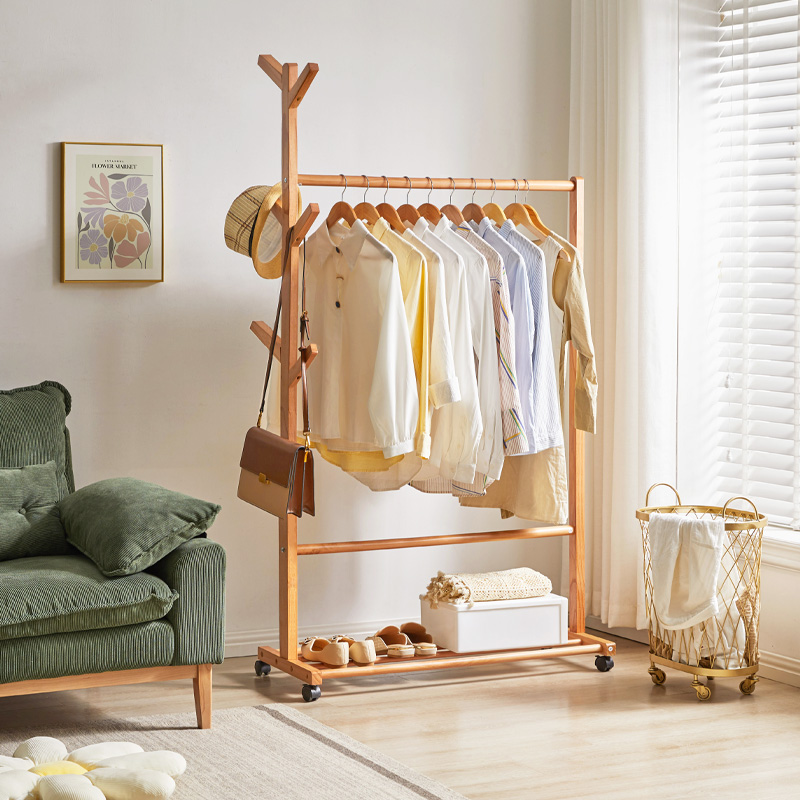 全实木带轮可移动衣帽架艺术风