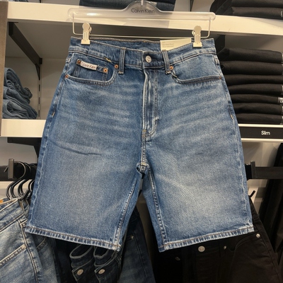 CK夏季休闲水洗直筒牛仔短裤