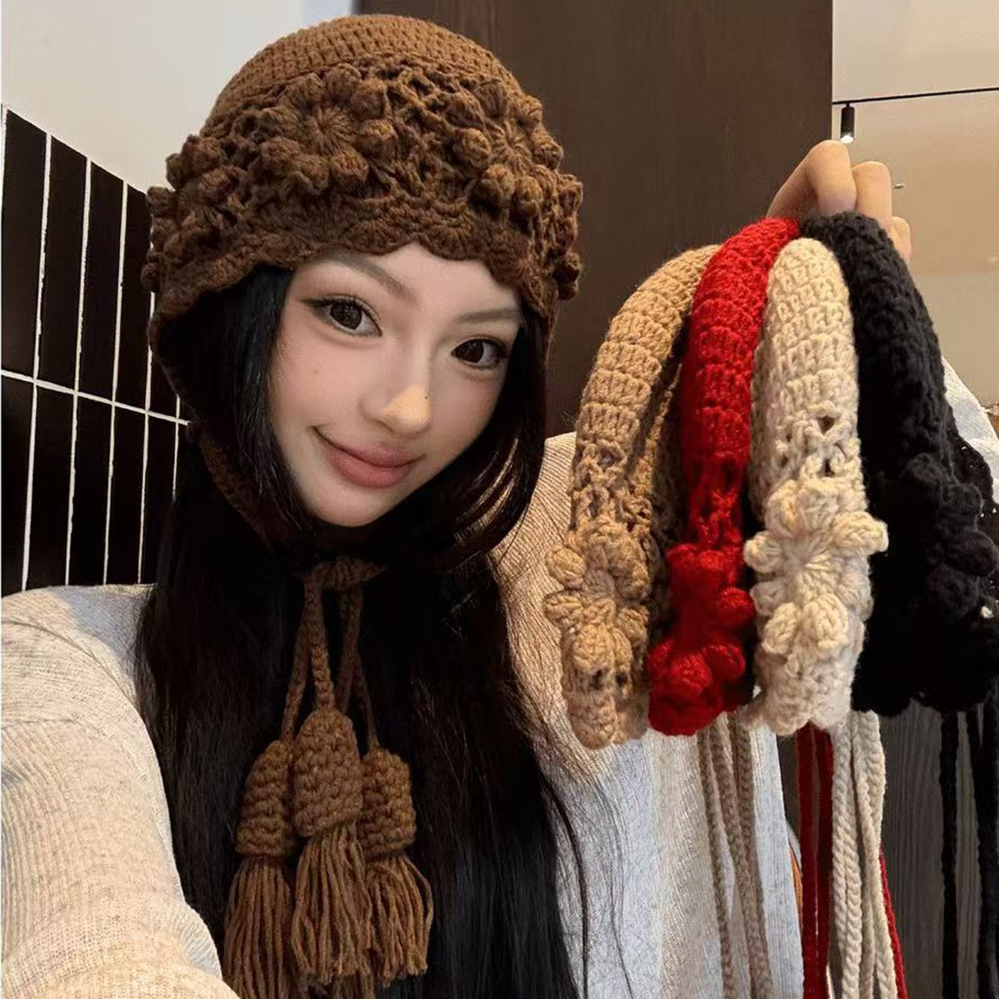 2025新款手工钩针立体花朵针织帽子女秋冬季保暖镂空流苏包头帽潮