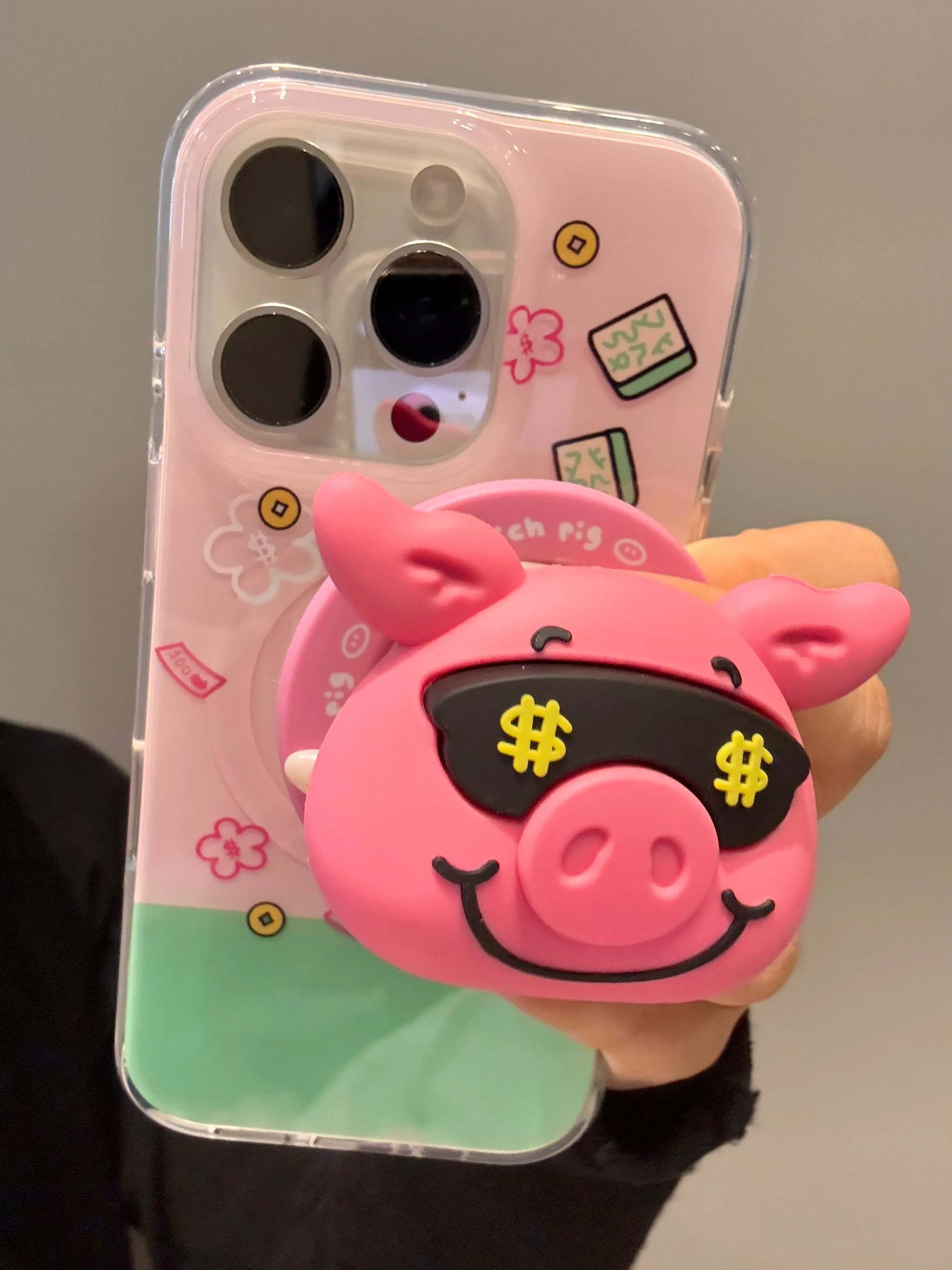 创意粉撞绿墨镜发财小猪磁吸支架适用iphone16promax苹果15手机壳