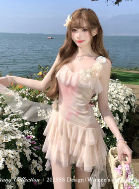 SISI JIANG“仲夏甜梦”甜美纯欲氛围感吊带连衣裙