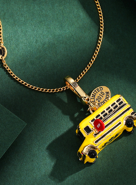 可爱珐琅彩釉校车黄色小汽车可活动吊坠项链挂件男女新潮时尚饰品