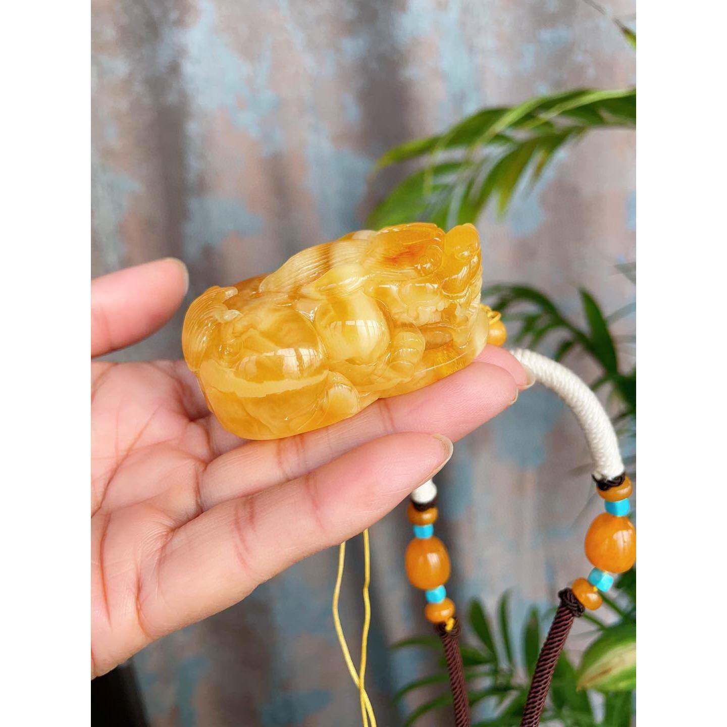 天然俄料鸡油黄蜜蜡大貔貅吊坠项链 坠重46.33克 满蜜满蜡配证wl0