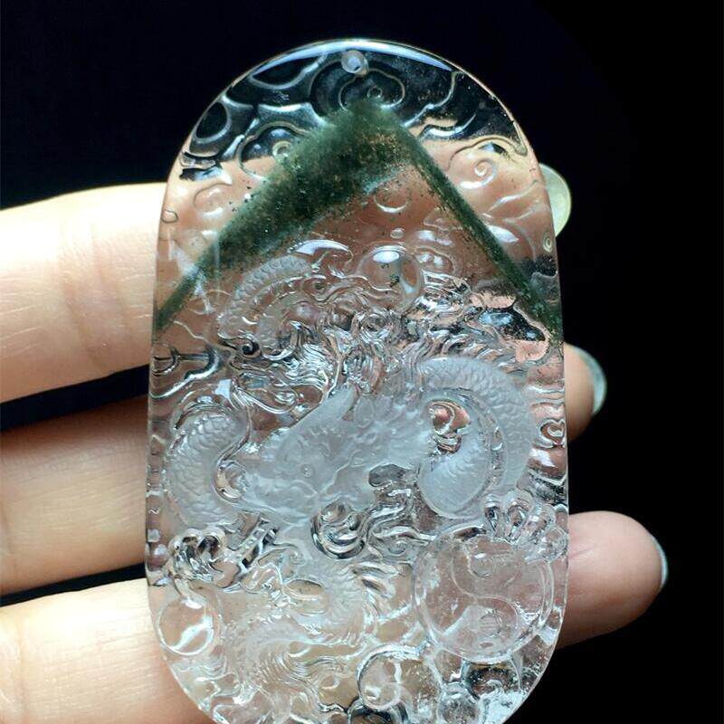 天然水晶巴西绿幽灵俏色生肖龙牌项链吊坠45.7克千层山翠绿透体