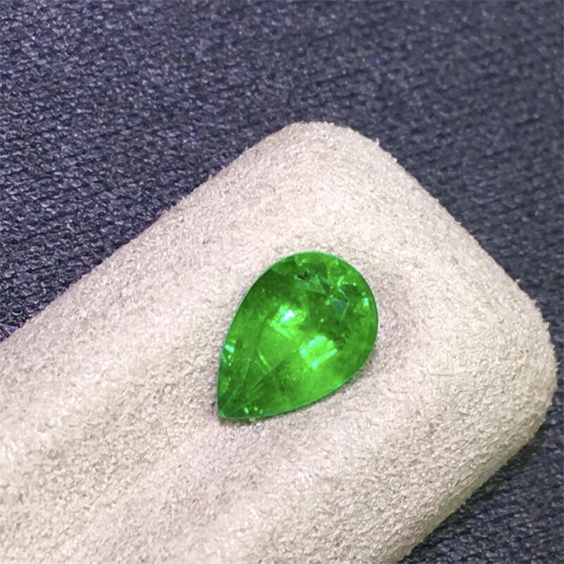 天然祖母绿水滴形镶嵌裸石满火彩耳钉坠18k金1.84ct吉尔德证书悠
