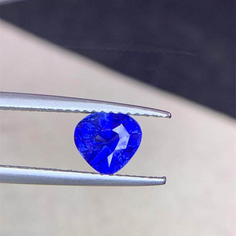 1.54克拉天然蓝宝石蓝色镶嵌裸石晶体透满火彩附GUILD国际证书悠