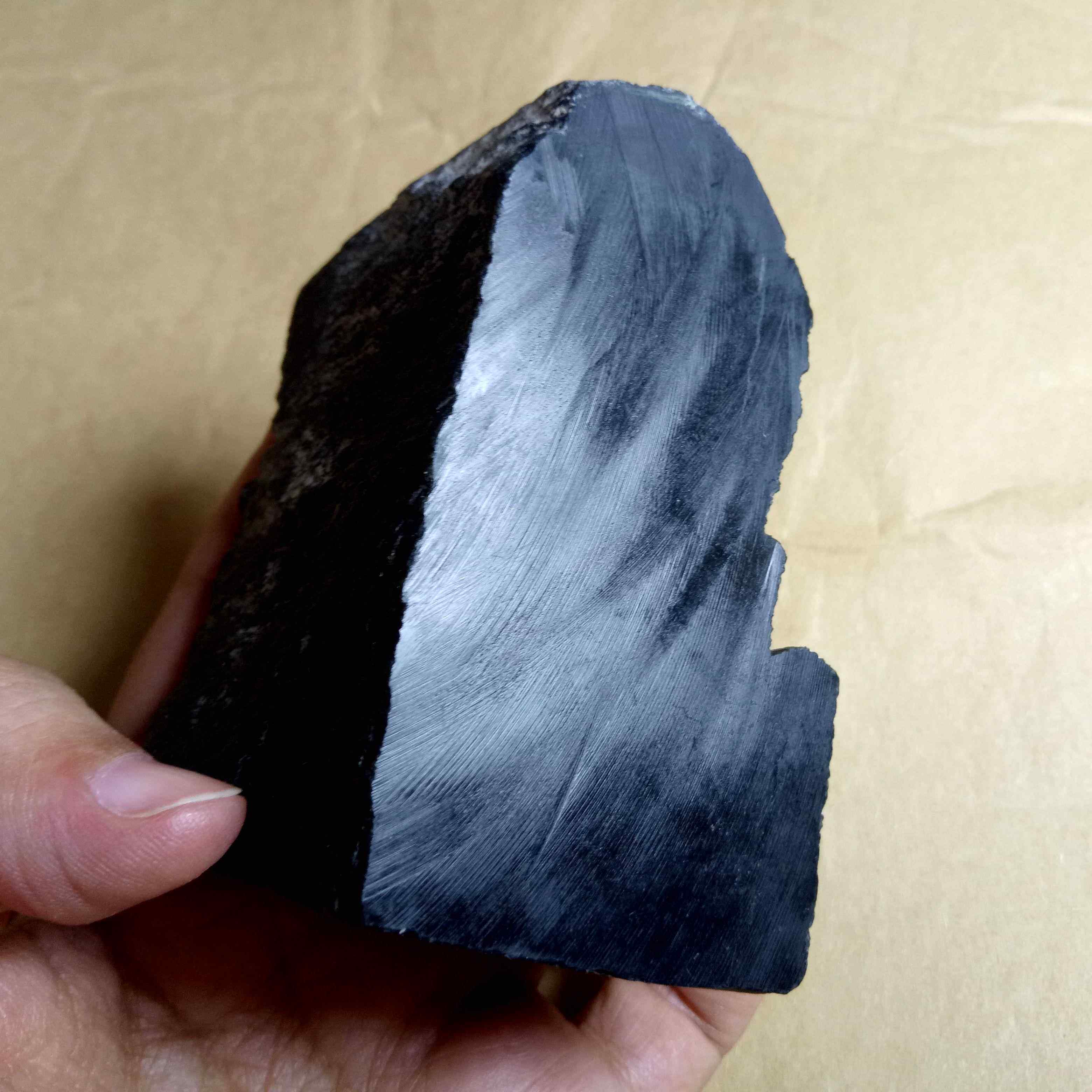 300g新疆和田黑青特细塔青山料原石 黑貔貅把件挂件作料