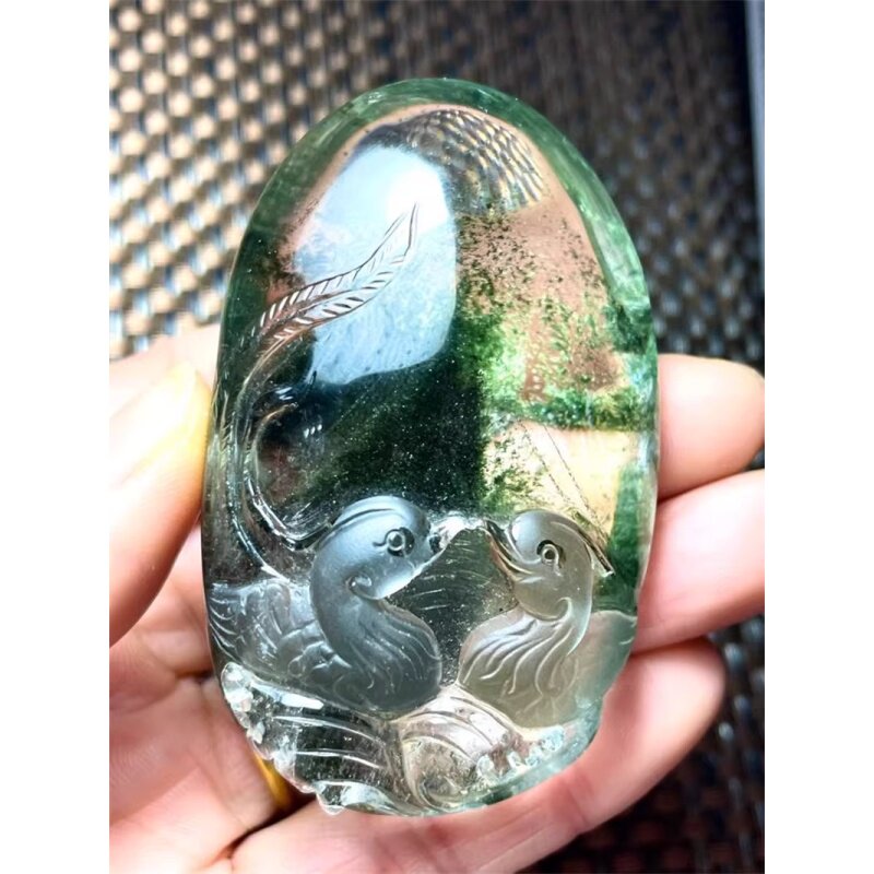 天然水晶巴西翠绿色千层幽灵手工雕刻鸳鸯把玩件吊坠项链126克速
