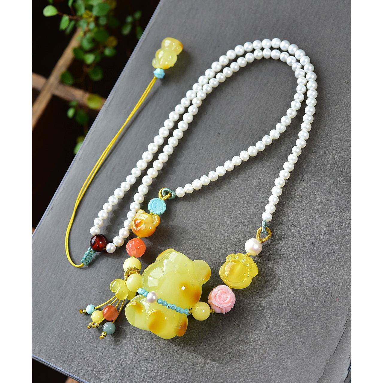 天然原矿俏皮色蜜蜡熊吊坠项链 重11g搭配珍珠蜜蜡多宝设计链dy