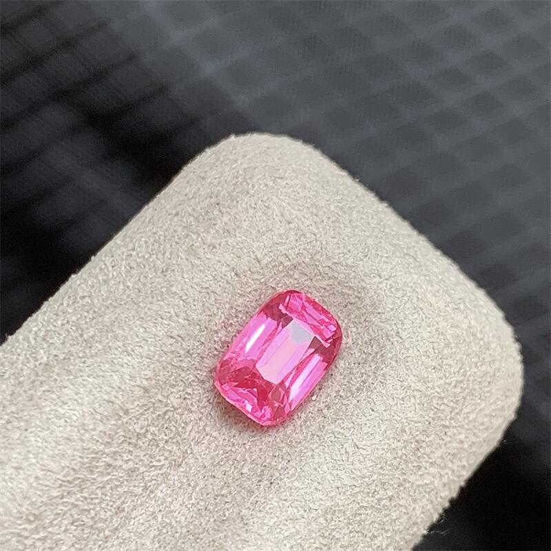 天然尖晶石镶嵌裸石枕形满火彩透耳钉耳坠项链1.06ct吉尔德证书悠