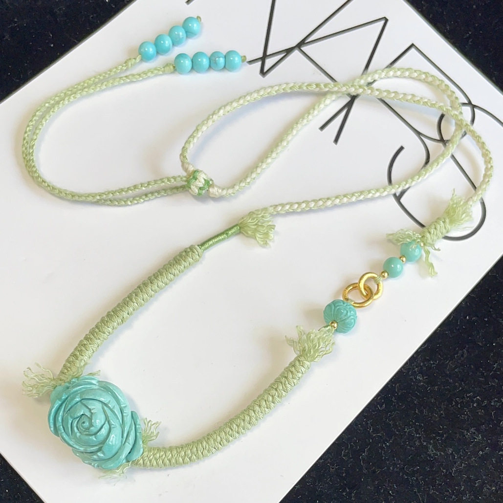 天然高瓷原矿绿松石玫瑰花锁骨链精雕刻吊坠花朵项链18k金无油