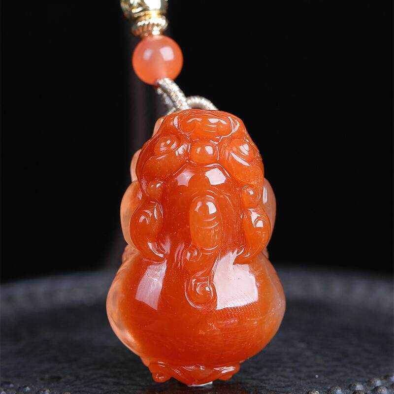 天然水晶巴西红兔毛红水晶貔貅招财兽项链吊坠22.8克红发晶透体