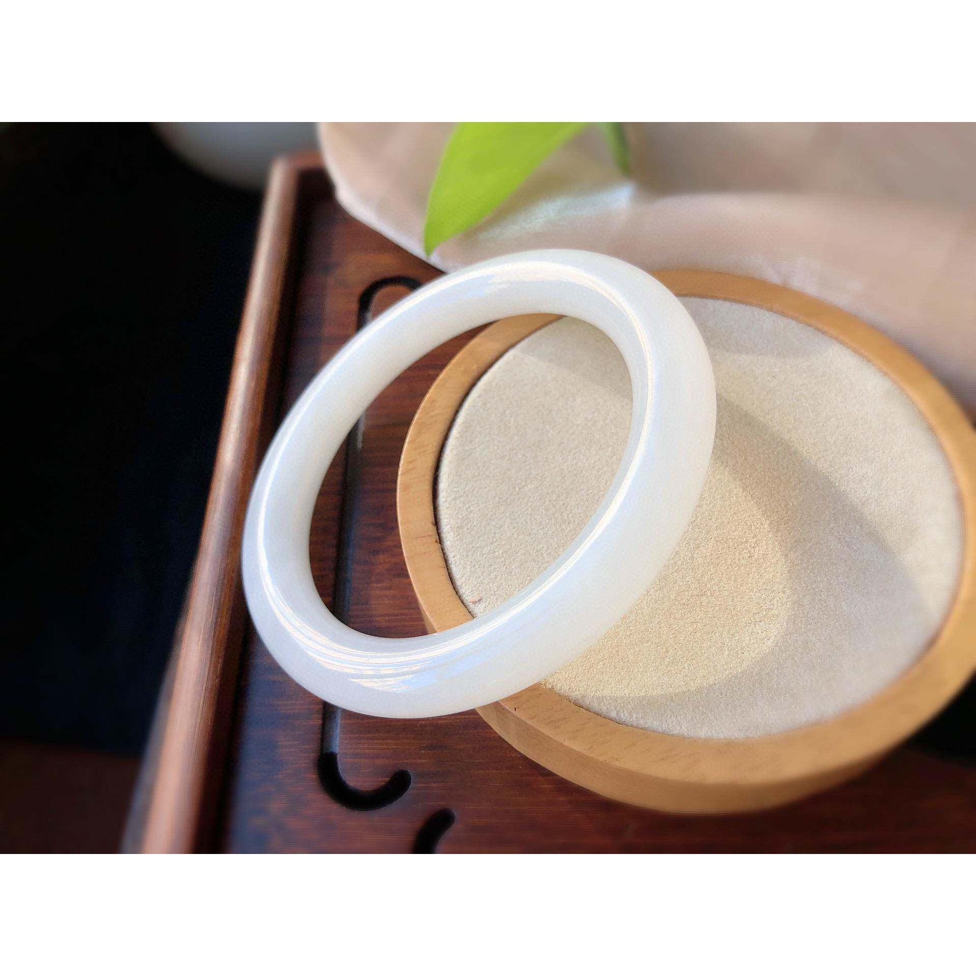 天然羊脂白玉和田玉60mm圈口手镯老坑料一级白 大圈口圆条 油润xe
