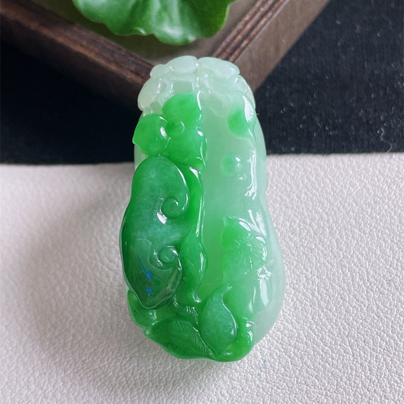 天然缅甸A货翡翠a货正品原矿冰糯种飘绿福瓜女款项链吊坠27.46g即