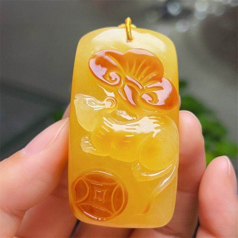 天然原矿俄料蜜蜡精雕刻鼠财宝吊坠女款项链27.9克无优化无烤色