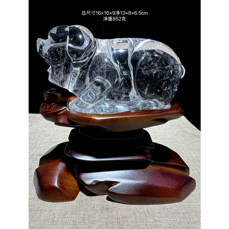 天然巴西原矿白水晶手工雕刻生肖猪特色摆件摆饰家居办公852克凯