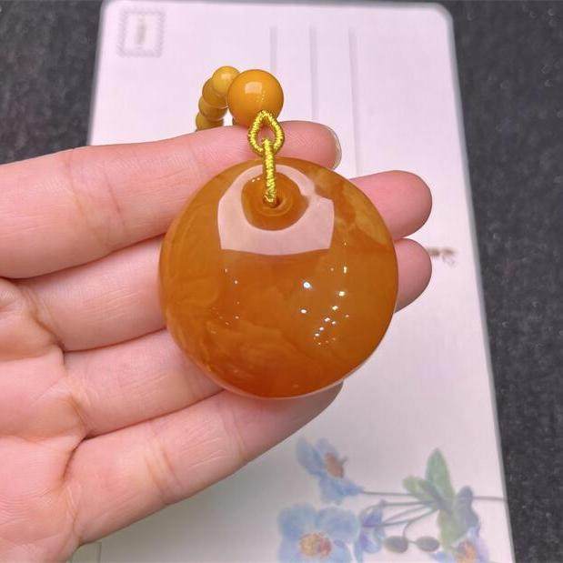 天然俄料原矿鸡油黄蜜蜡平安扣吊坠女款项链16.2克无优化无烤色秀