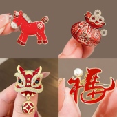 马年开运 红色醒狮小马胸针女士本命年精致衣服别针可爱胸花配饰