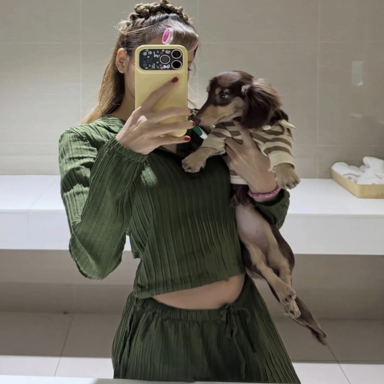 提供官网下单凭证 lisa同款 kith连帽上衣 抽带长裤  代购