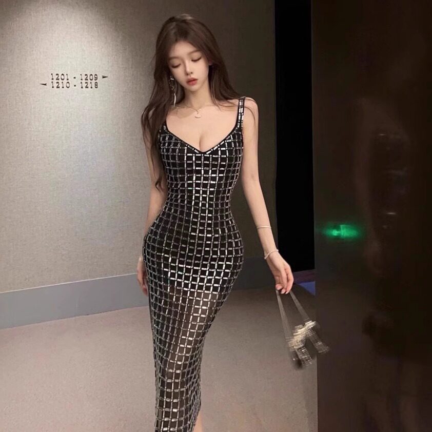 高级感外贸女装裸色闪钻露背轻奢小众宴会生日性感礼服吊带连衣裙