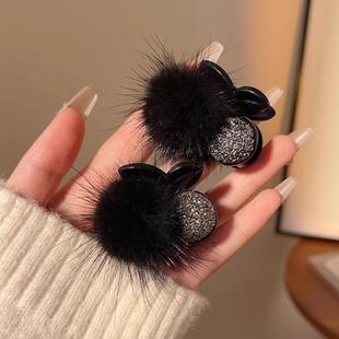 秋冬毛绒樱桃半扎发抓夹女高级感高马尾固定发夹2024新款头饰